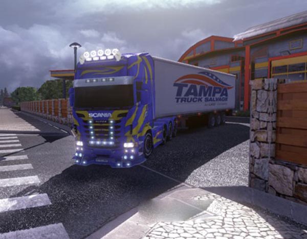 Blue Scania with yellow lines2