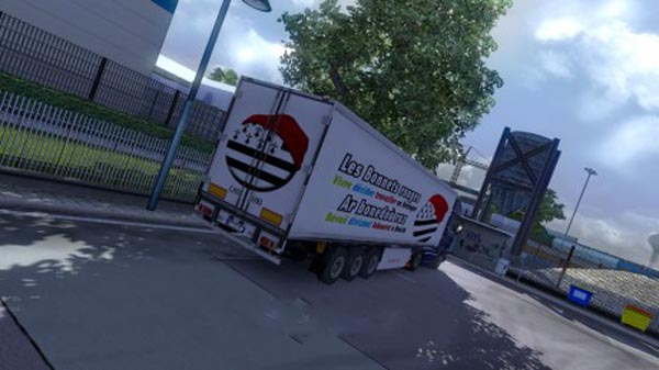 Trailer Bonnet Rouge